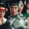 地狱撒旦总统还挺会享受，自己搞了个美女战队侍女连者