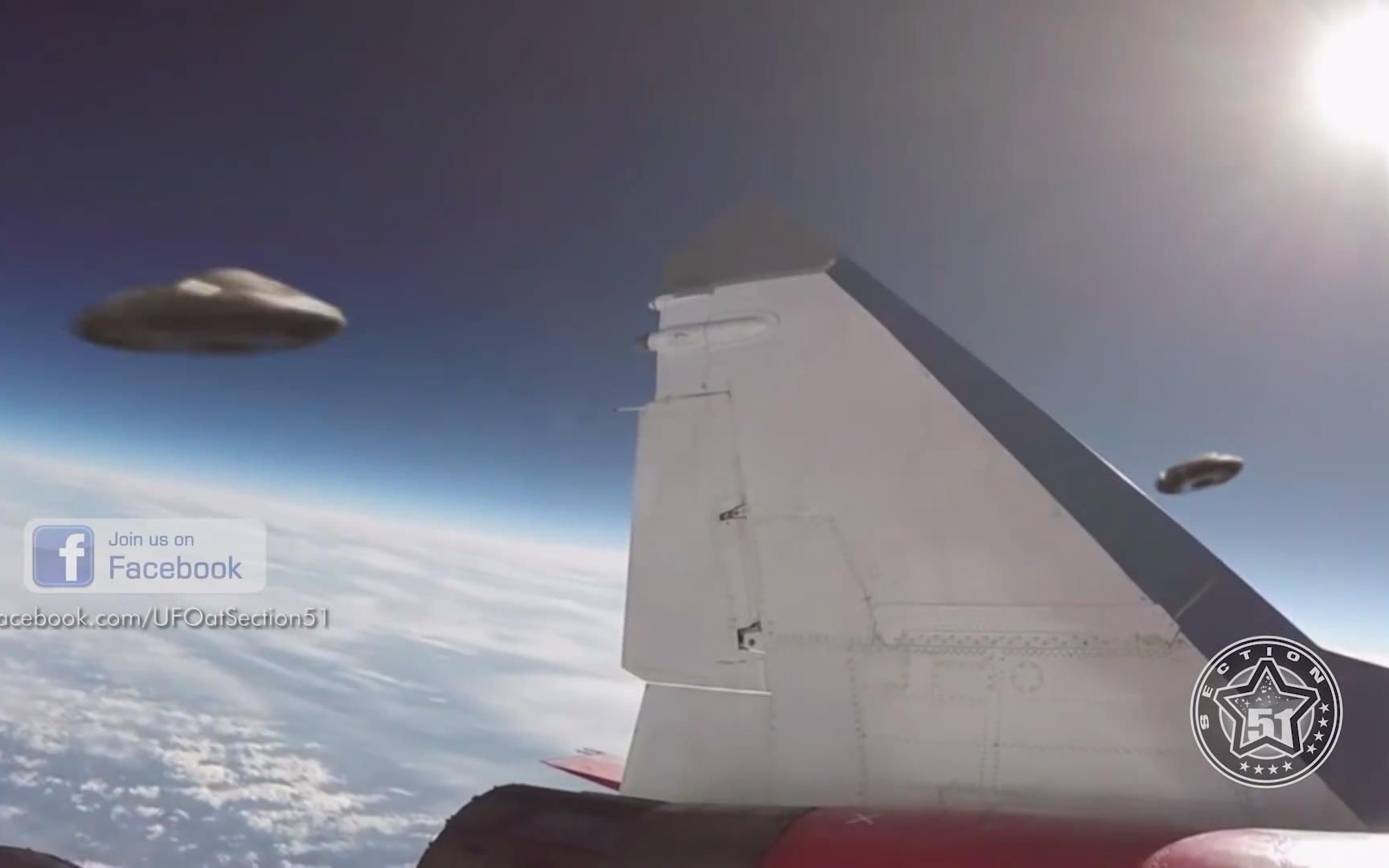 监控实拍从飞机旁快速飞过的UFO