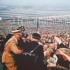 1937年德国纽伦堡大阅兵，希特勒站在车上检阅部队