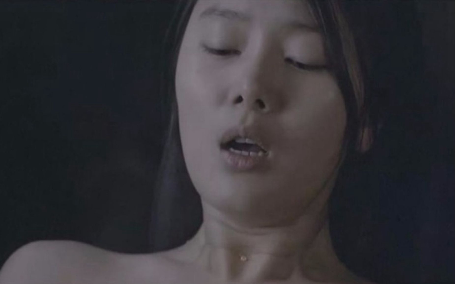韩影《秘密爱》1080p3段高能吻戏cut高朝版，病房里吻，浴缸里吻，卧室里吻！太刺激了！！