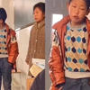 两名小学生在教室吵架，小男生双手插兜强忍泪水：尽显男人的无奈