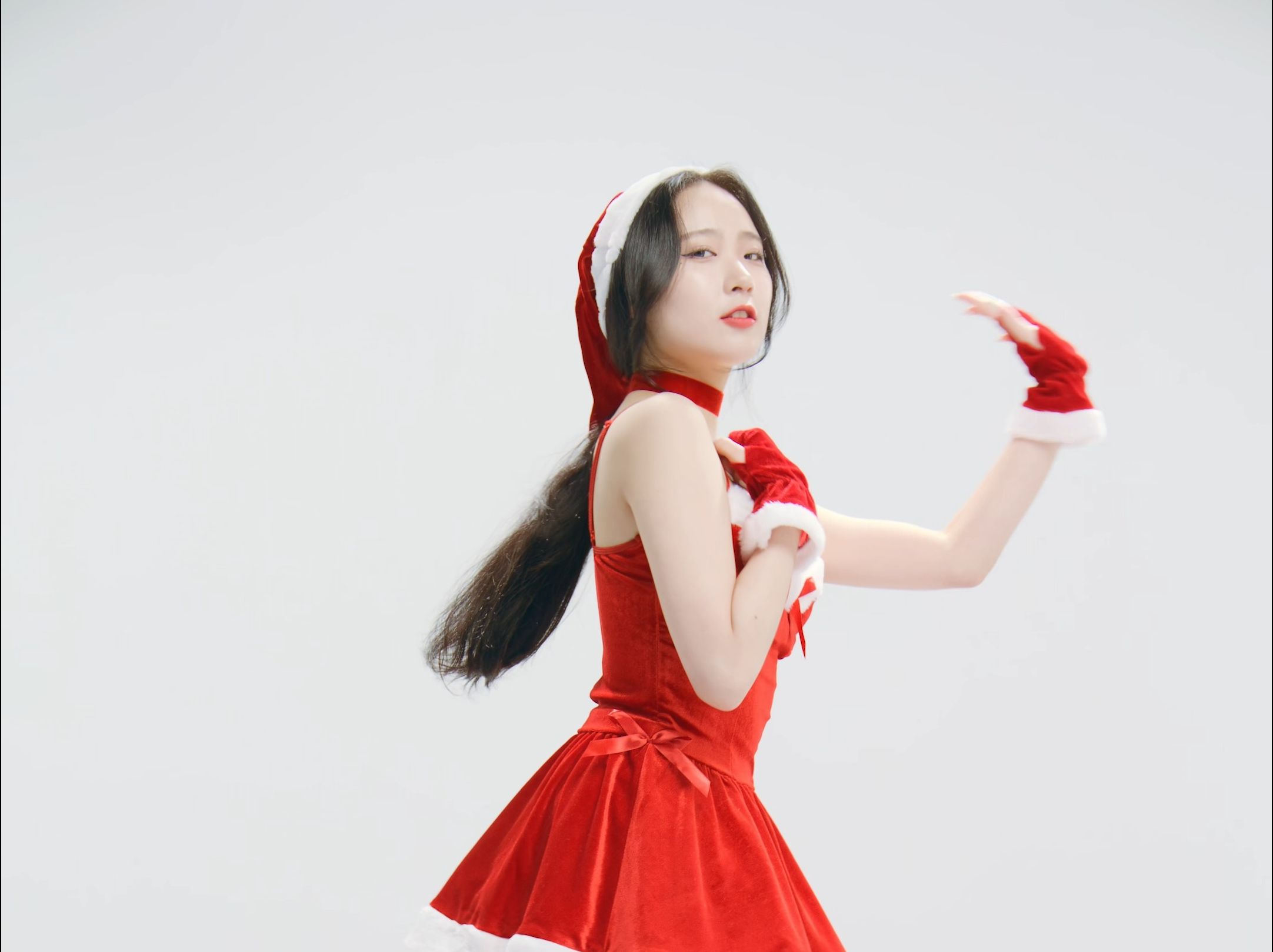 TT, Jung In, Christmas suit