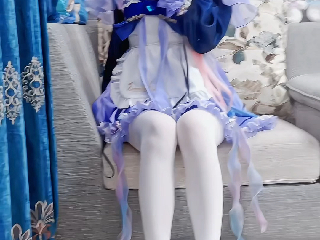 The early bird catches the worm.