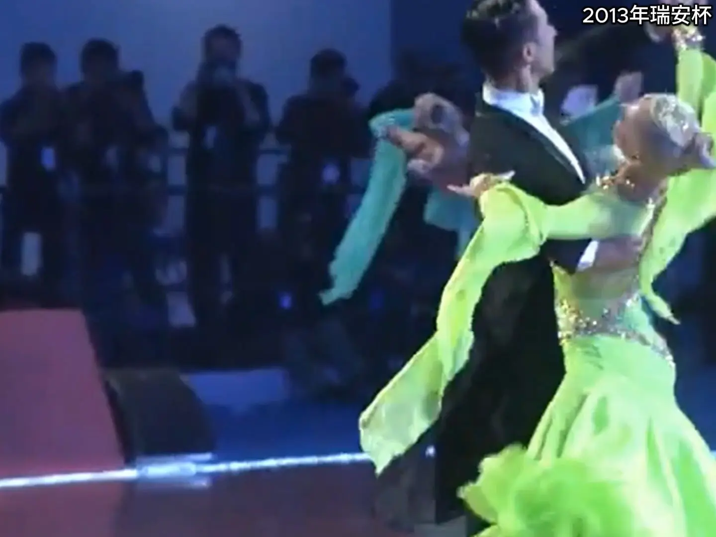 )狐步舞决赛中
