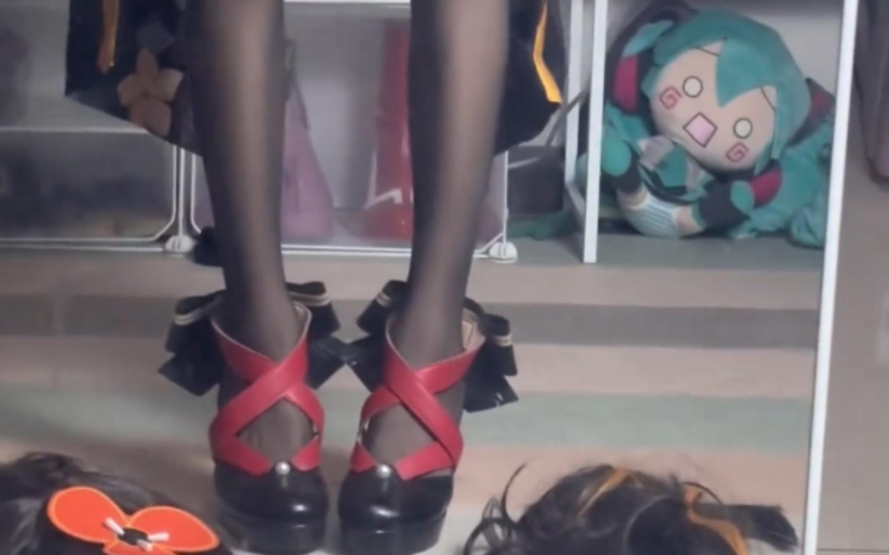 Tried it for everyone, these shoes wiggle!!!!  Haragami Chiori cos