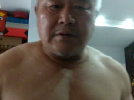 虽然已经73岁，肌肉还算圆满