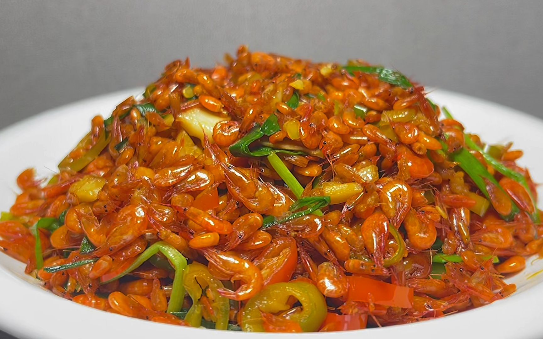 炒小河虾别再油炸浪费油了，用农家传统烹饪方法，做法简单超下饭