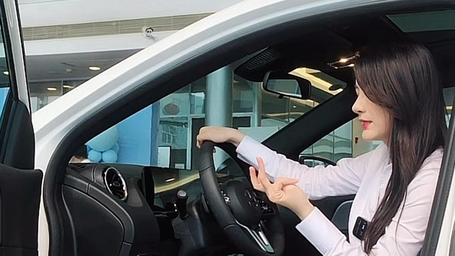 奔驰小姐姐，重发，全程精彩