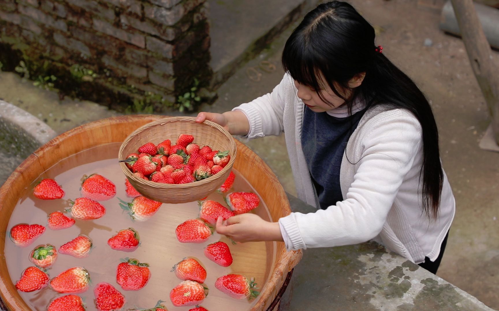 冰镇草莓罐头怎么做_冰镇草莓罐头的做法_豆果美食