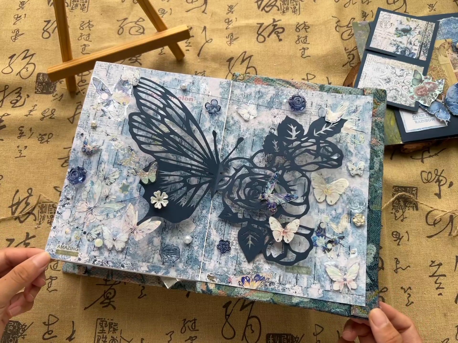 这不需要很多钱，但需要很多爱（蓝色系复古立体书翻翻看）