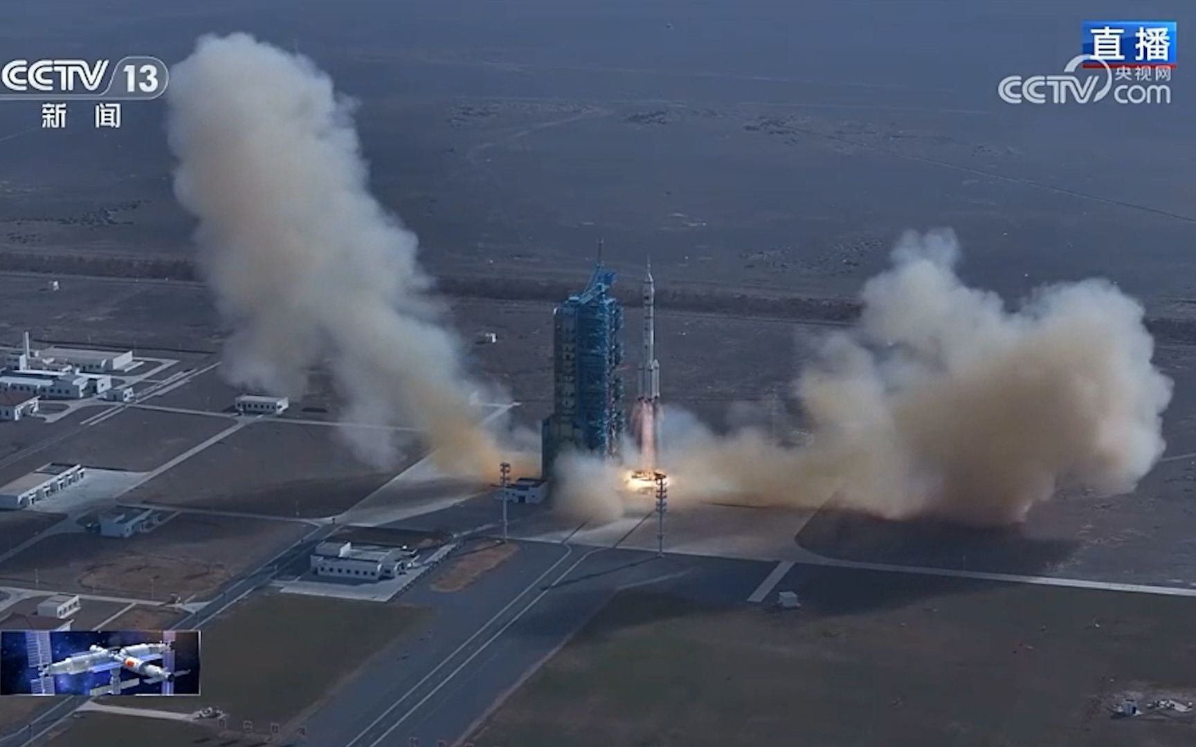 多角度看神二十二飞船发射：火箭直冲蓝天 航天员太空紧盯直播