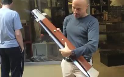 世界上最大的弹簧刀！