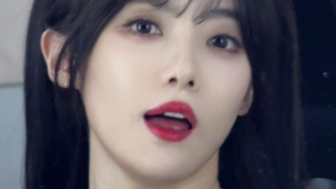 小钰电竞萌妹主持怼脸挑战