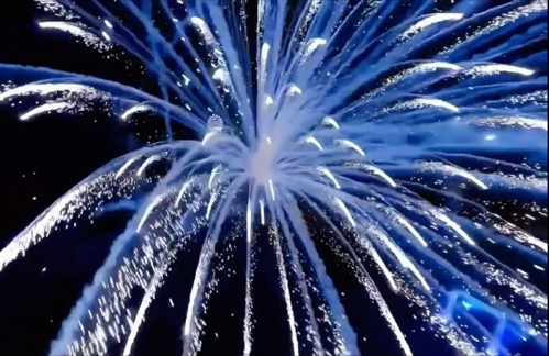 “别眨眼哦，邀你看一场爆炸艺术～”