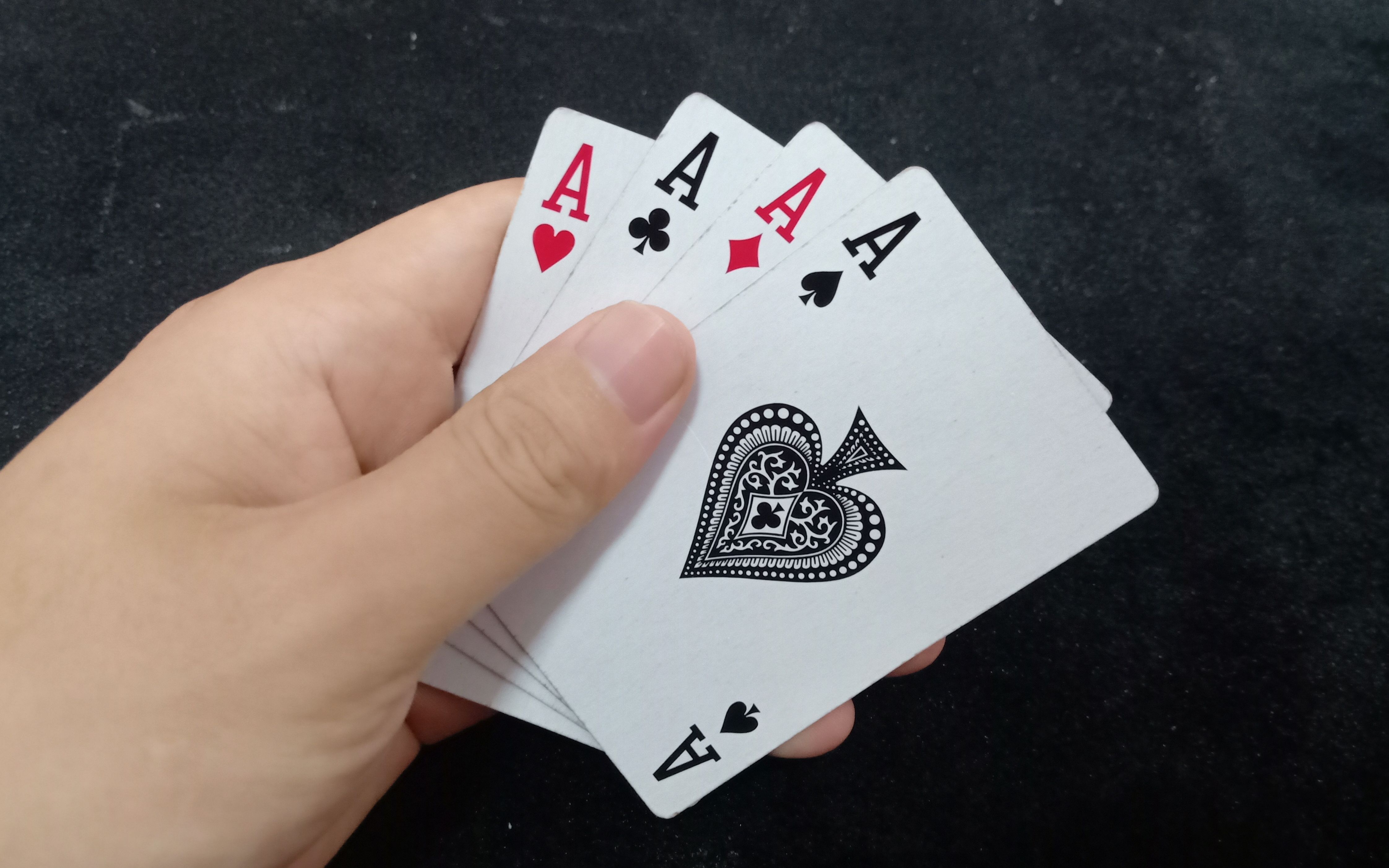 纸牌魔术教学:教你用皮筋找出观众的牌！-魔术阿龙-魔术阿龙-哔哩哔哩视频