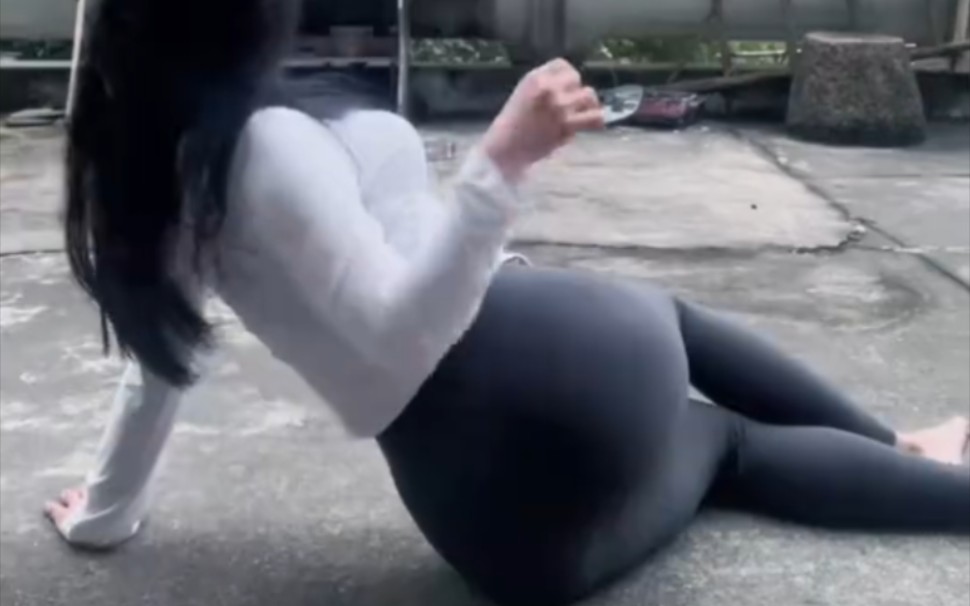 The green hills don't see me, I see the green hills