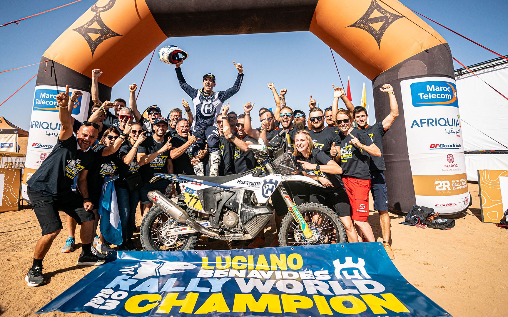 恭喜Husqvarna厂队选手Luciano Benavides 驾驶FR 450 Rally 获得FIM世界拉力联赛年度总冠军！