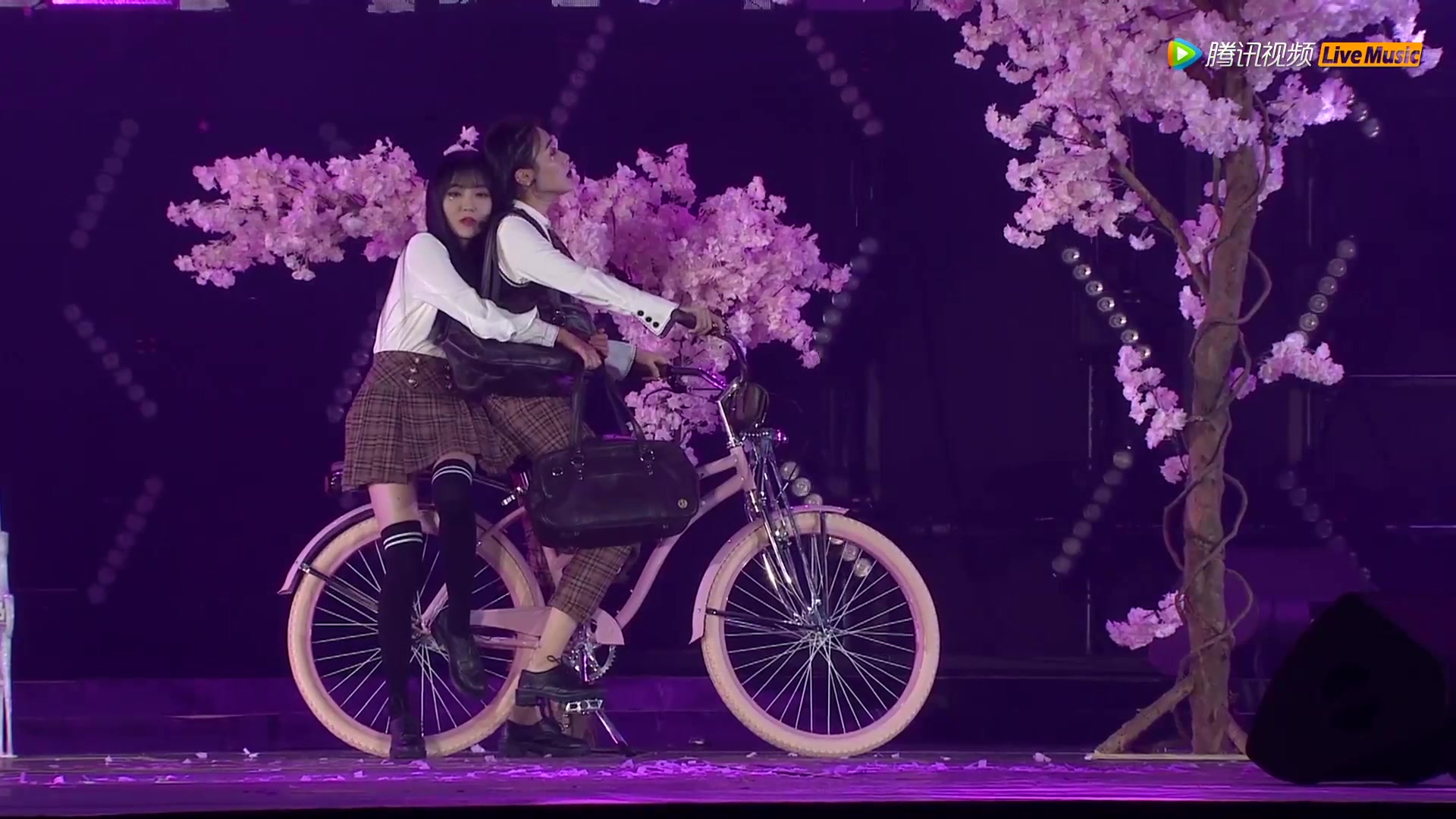 【snh48】【艾斯兔】第五届金曲大赏艾斯兔cp表演合集