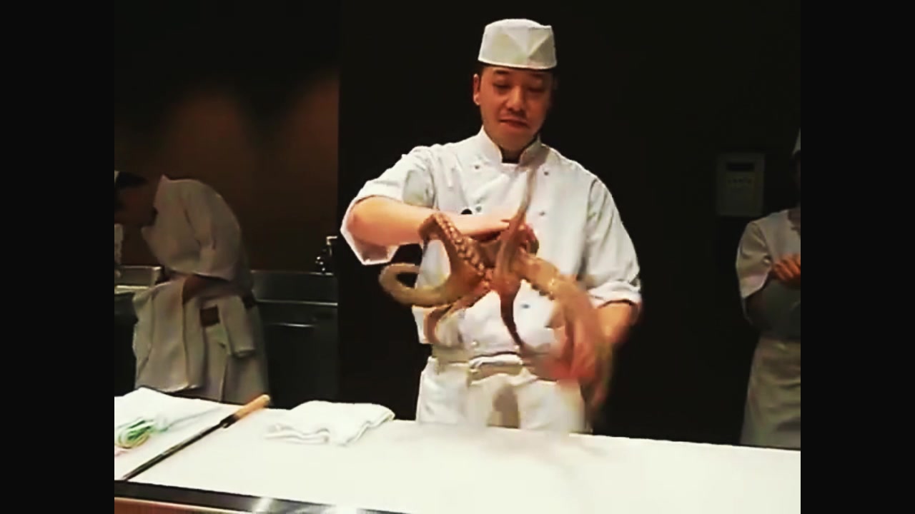 日本顶级厨师表演杀章鱼制作刺身