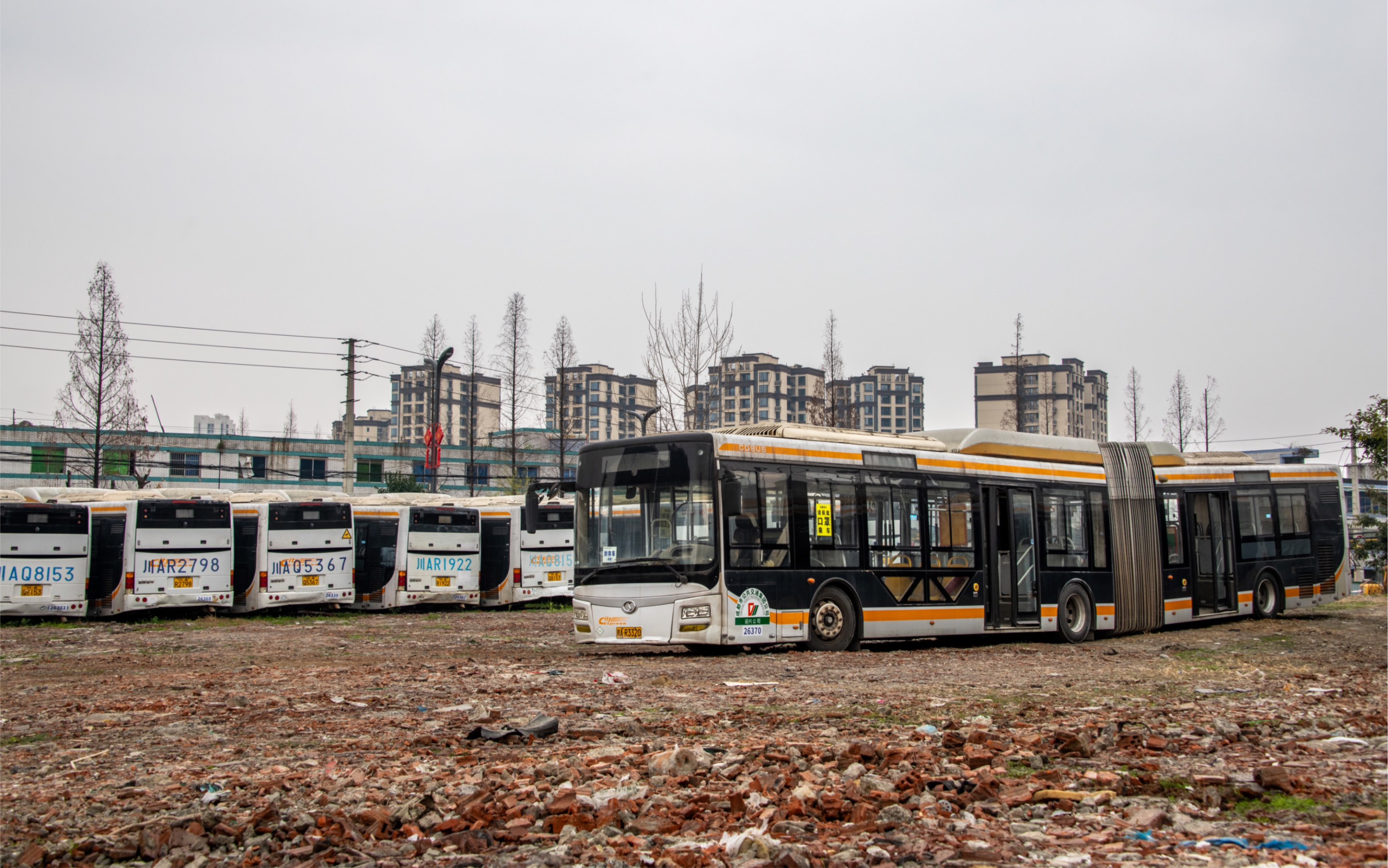 【2024.2月】成都公交最后一批18米燃气铰接车—CDK6182CH1R 集体无火回送摆停场