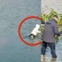 安徽警察被指目视女孩溺水，派出所：警察不是超人，尽力了