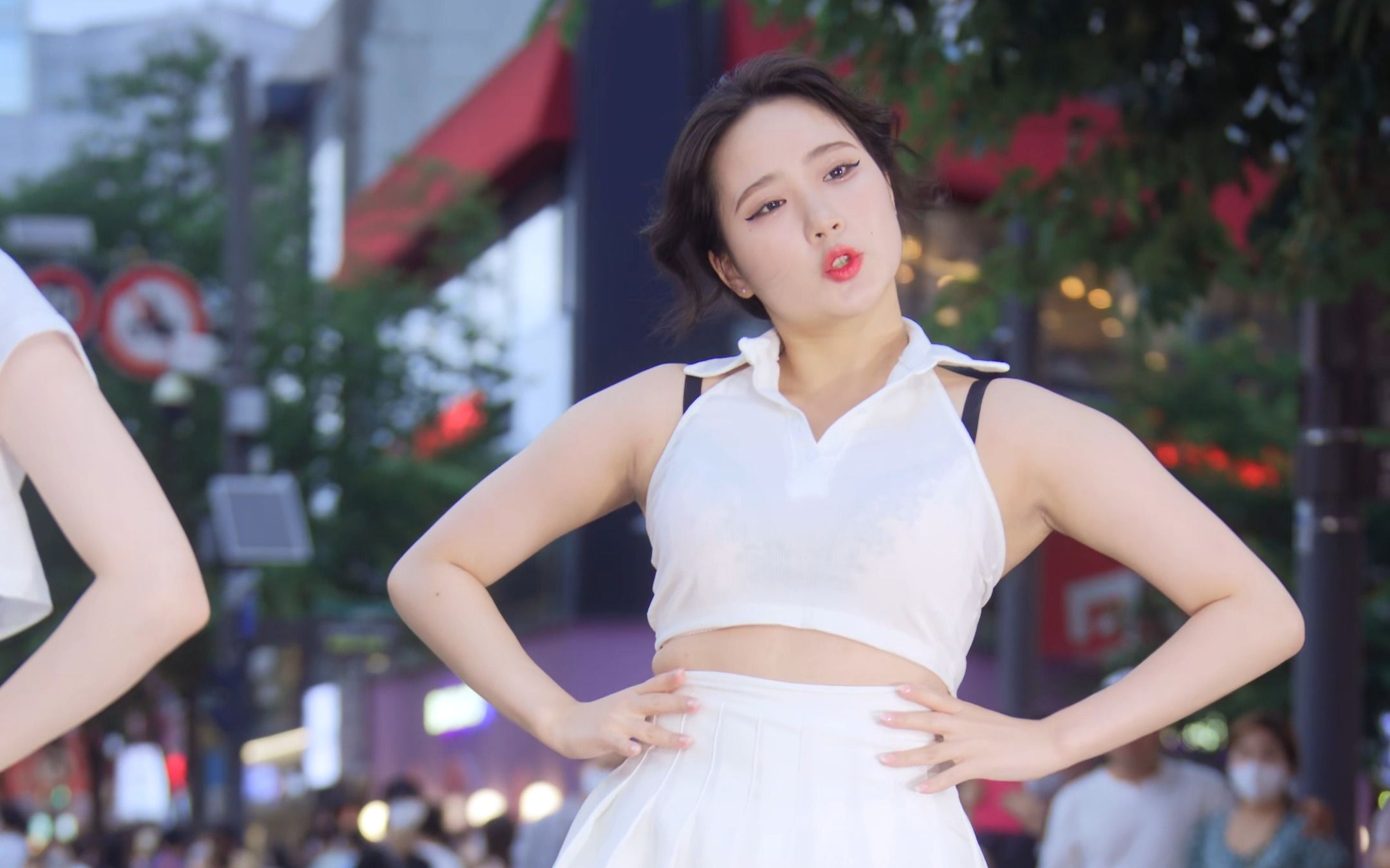 Jung In, OOH-AHH, Outdoor