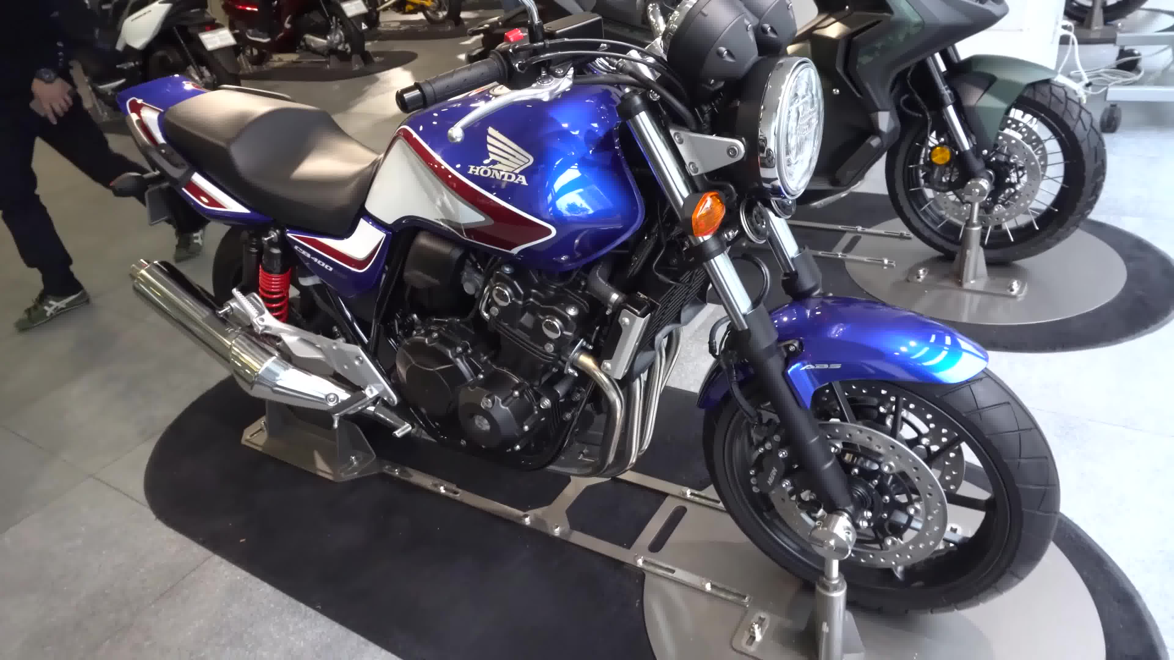 Honda Cb400 Super Four All全配色实拍4k画质 哔哩哔哩 つロ干杯 Bilibili