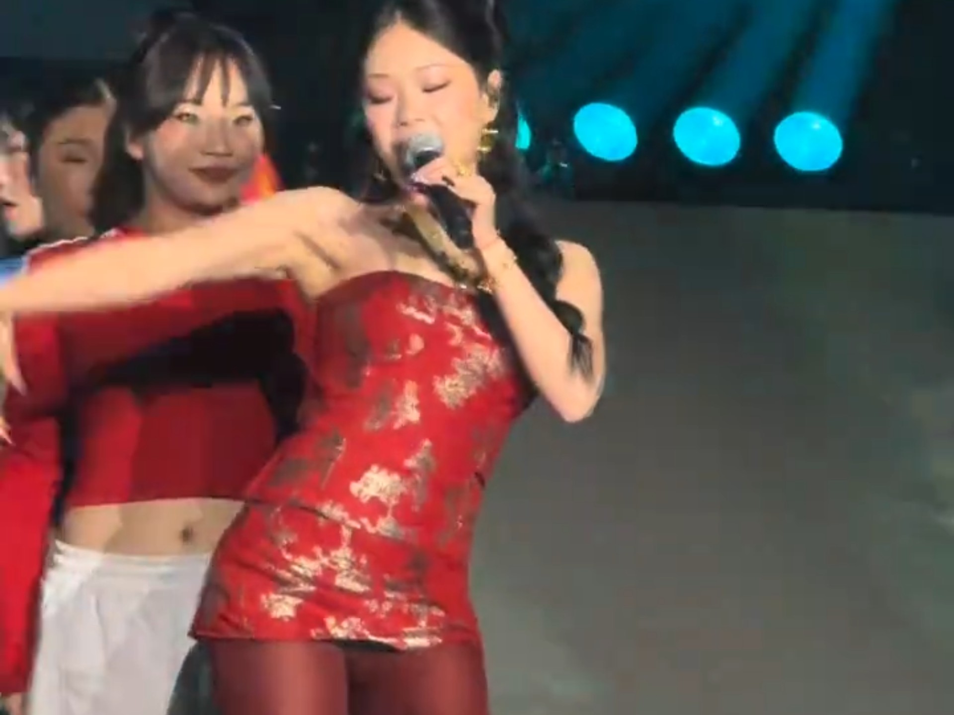 万妮达丝袜演唱会现场直拍镜头