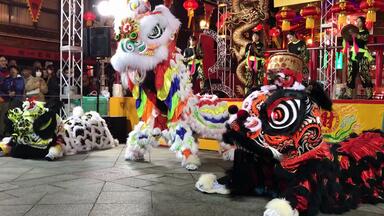 中国醒狮 <em class="keyword">日本</em>神戸华侨总会<em class="keyword">舞狮</em>队春节表演刘关张桃园结义