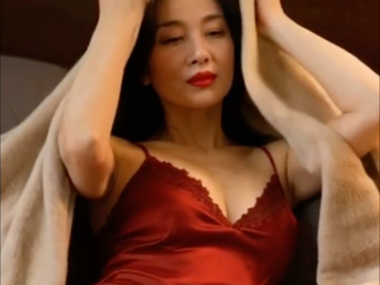 美熟女妈妈的挑逗