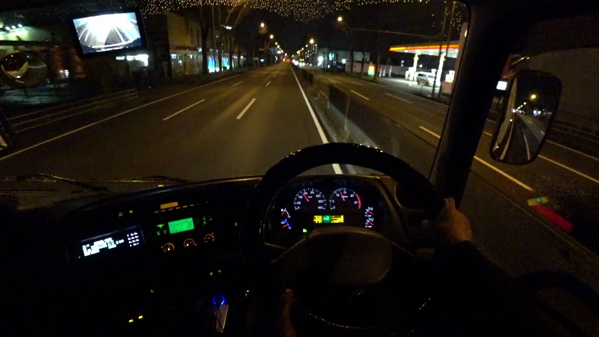 日本小哥夜间驾驶卡车 - 第一视角