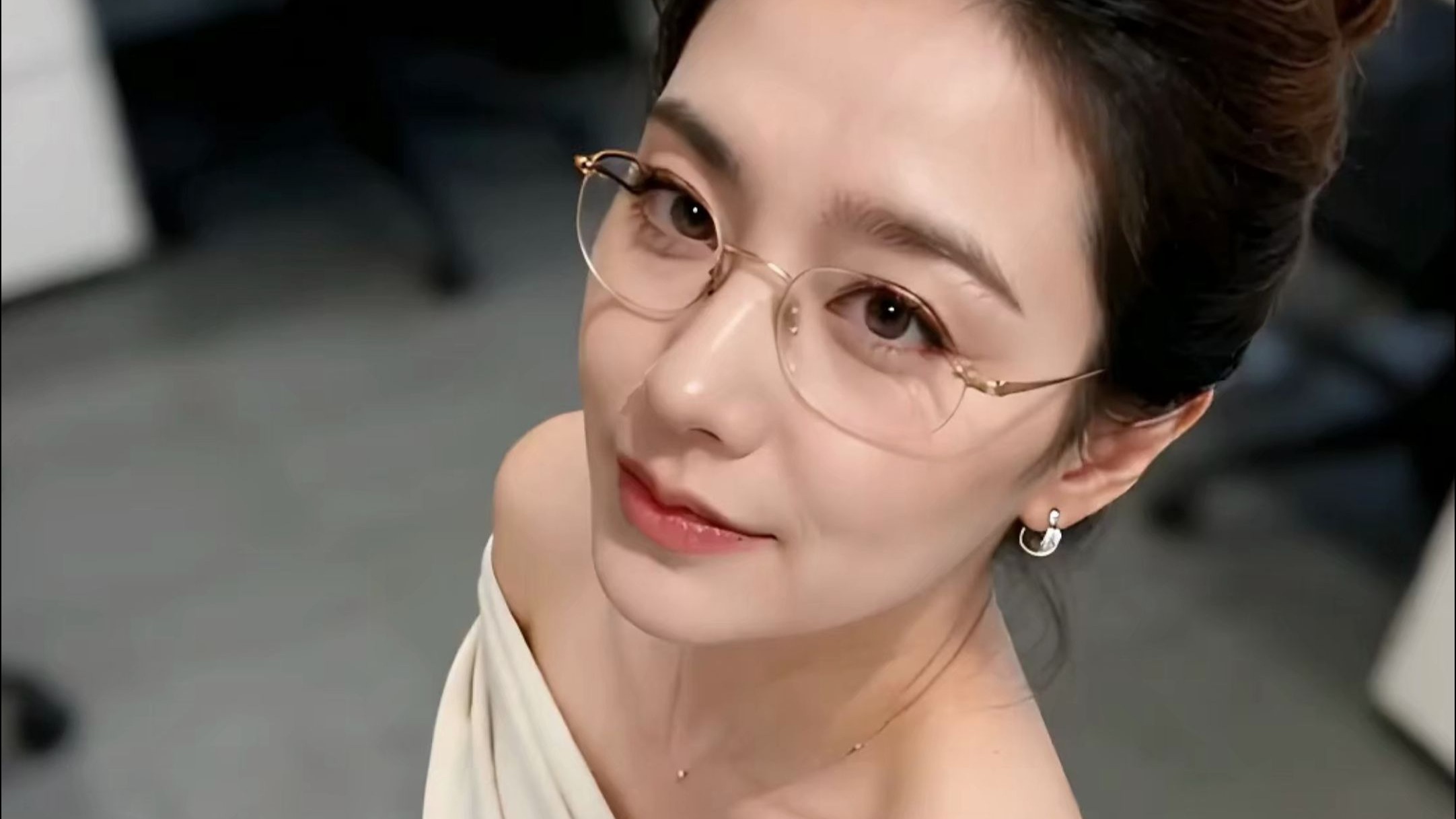 在办公室跪着的我