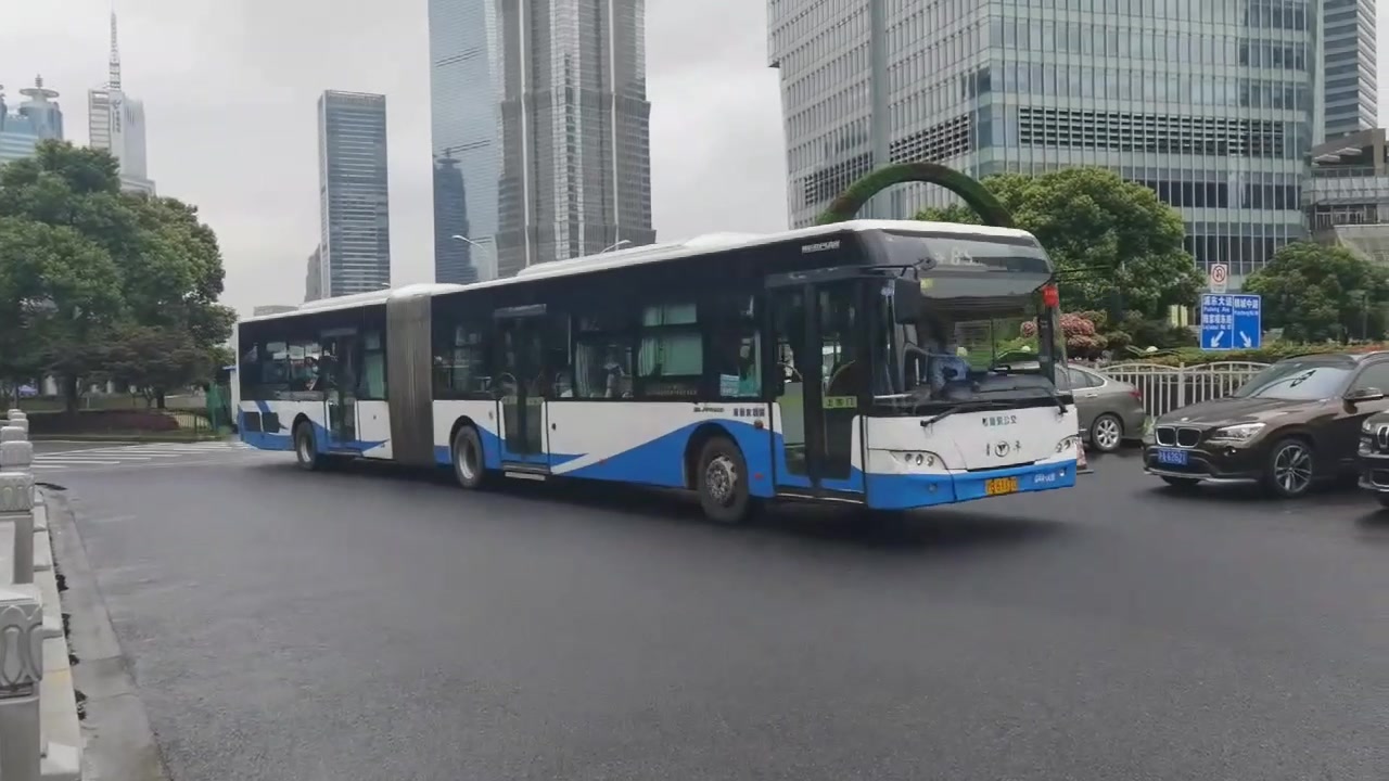 上海85路巨龙车退役纪念视频  永别了，大青后！