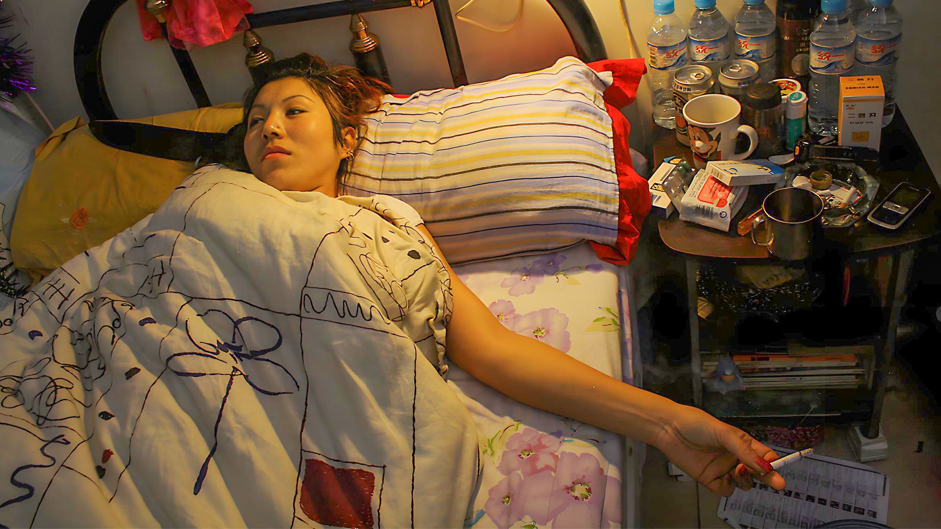 整天和乞丐、老鸨混在一起的导演，在他的镜头中，看见另一个中国！