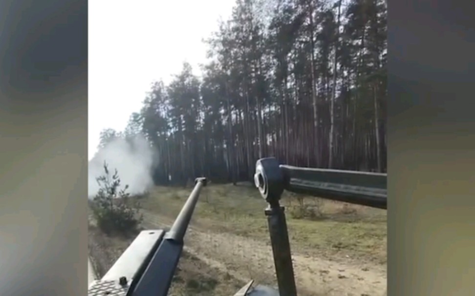 实战经验:俄军30毫米炮平射是对付树林中步兵的利器，飞溅的弹片和木渣会让对方重新做人……
