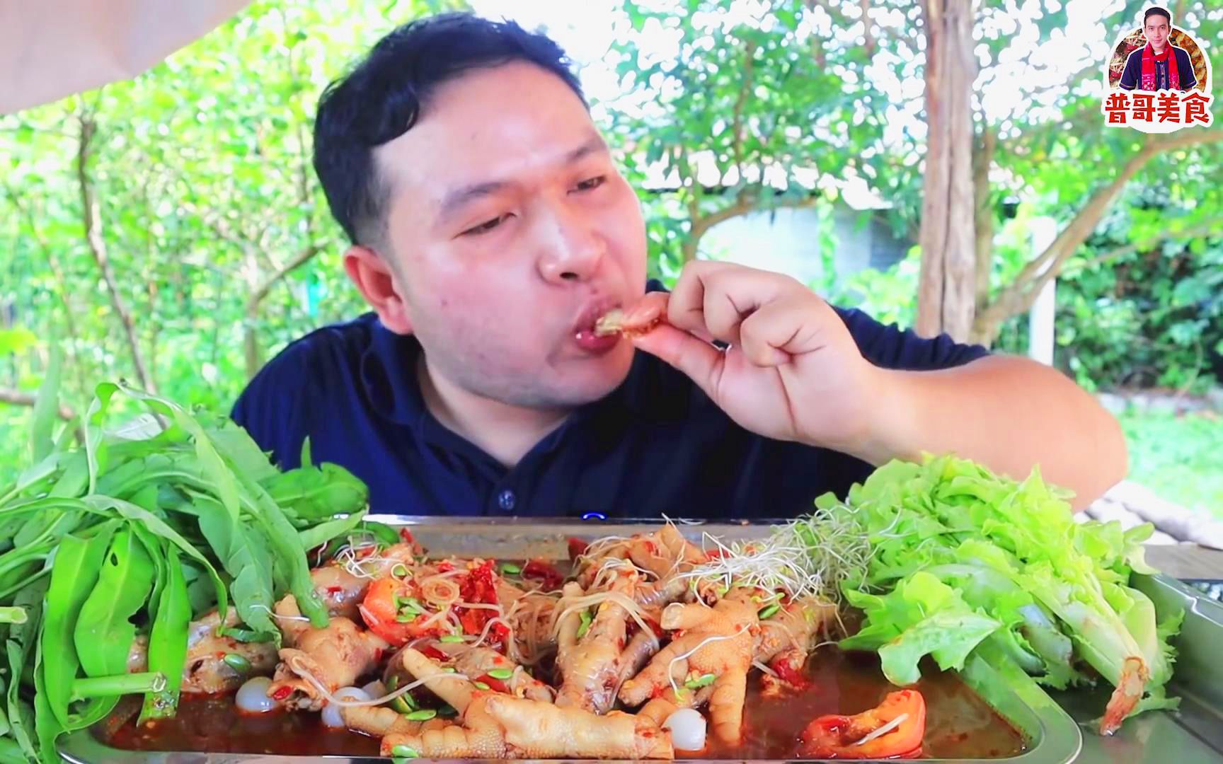普哥美食香辣大鸡爪煮了很久补充胶原蛋白一口嗦一个带劲