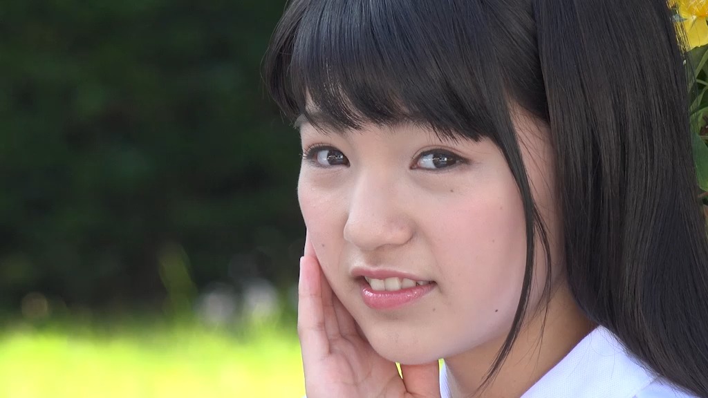 Tamashiro Hinako just debuted in a JK outfit shortly after her debut!