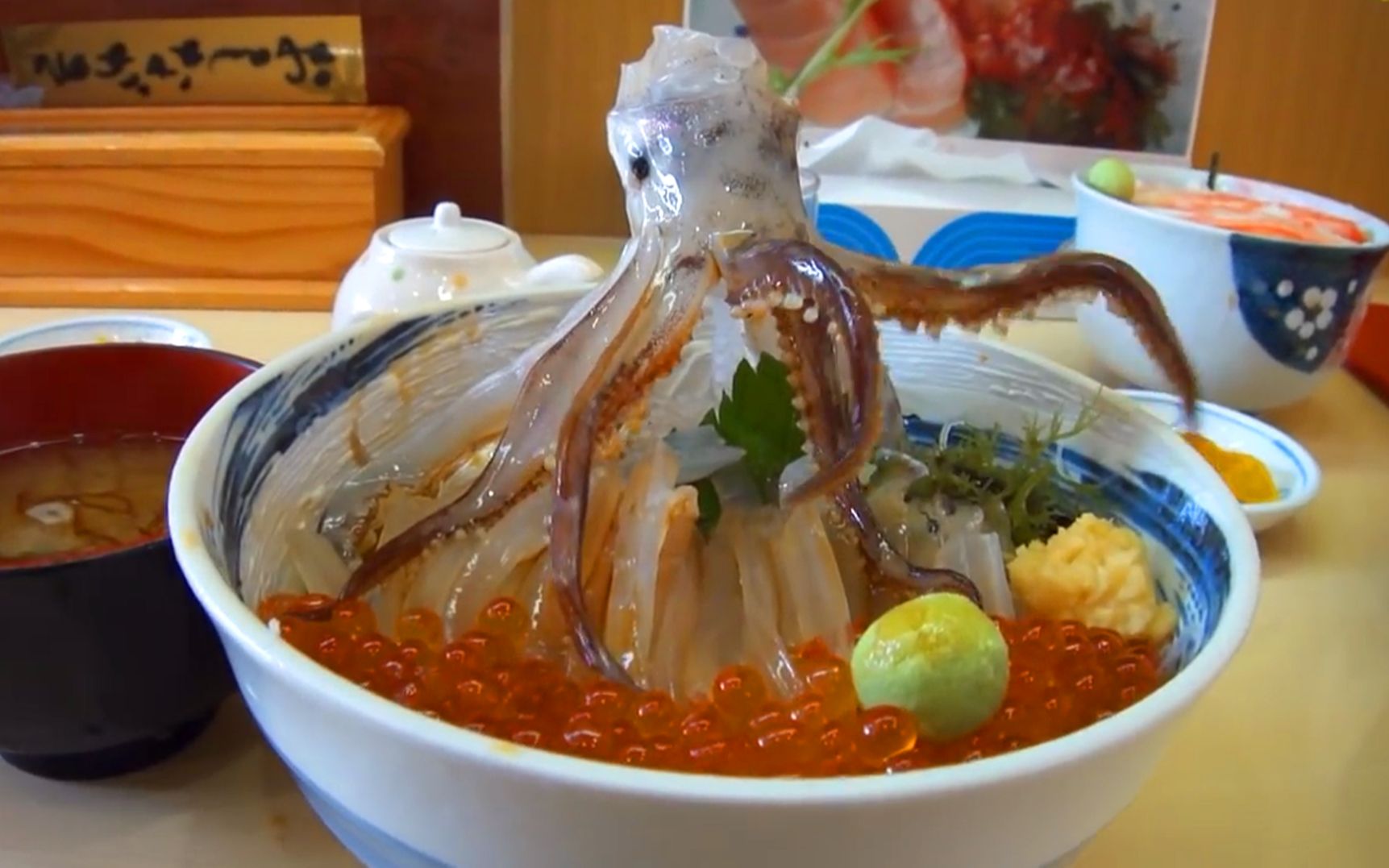 见识一下日本人吃鱿鱼，真是开眼界了，一般人下不去口