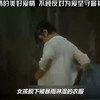 . 男孩看到女孩身体，女孩怒而要看男孩脱，男孩含泪答应