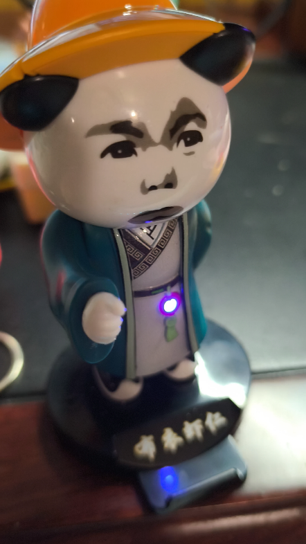 买了个虾仁玩具，结果它只会两首歌，还跟我比比划划的@虾仁饭动画