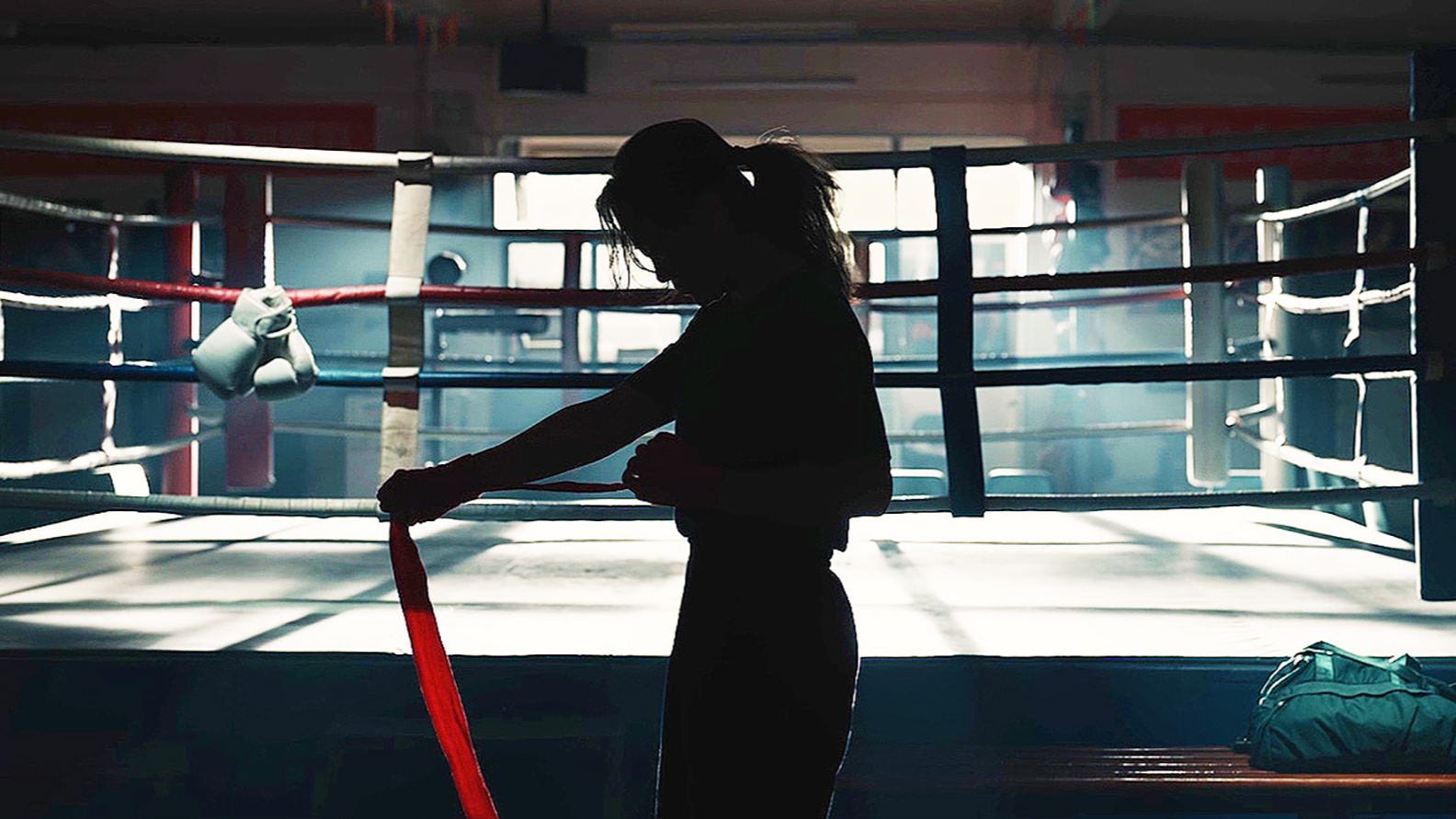 贾玲减重百斤首度亮相！春节档《热辣滚烫》终极预告，雷佳音+张小斐