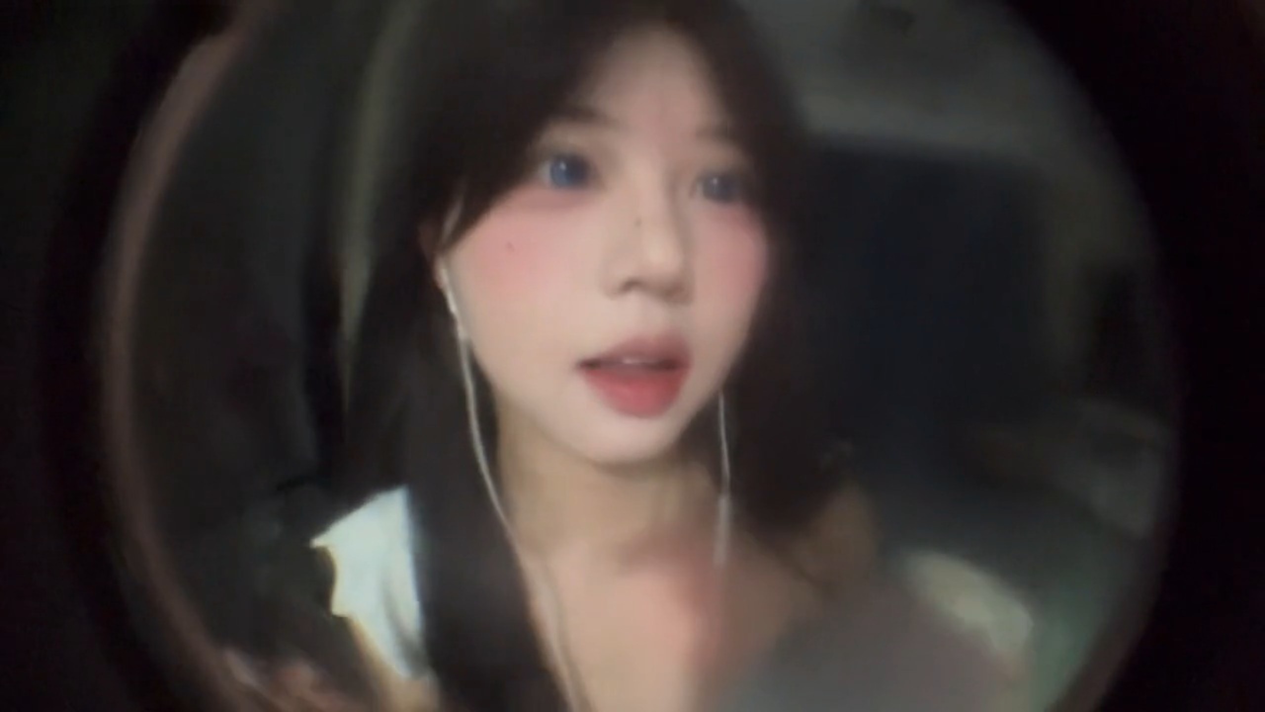 甜甜的酸奶鱼眼舔屏