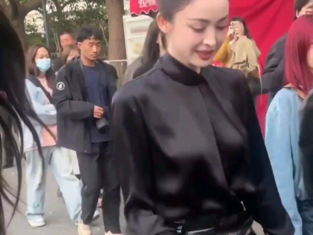 娜扎好像不太喜欢穿