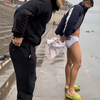 冬泳帅哥脱裤子脱得义无反顾