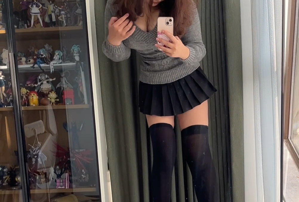 Hello my friend, today I have big meaty legs