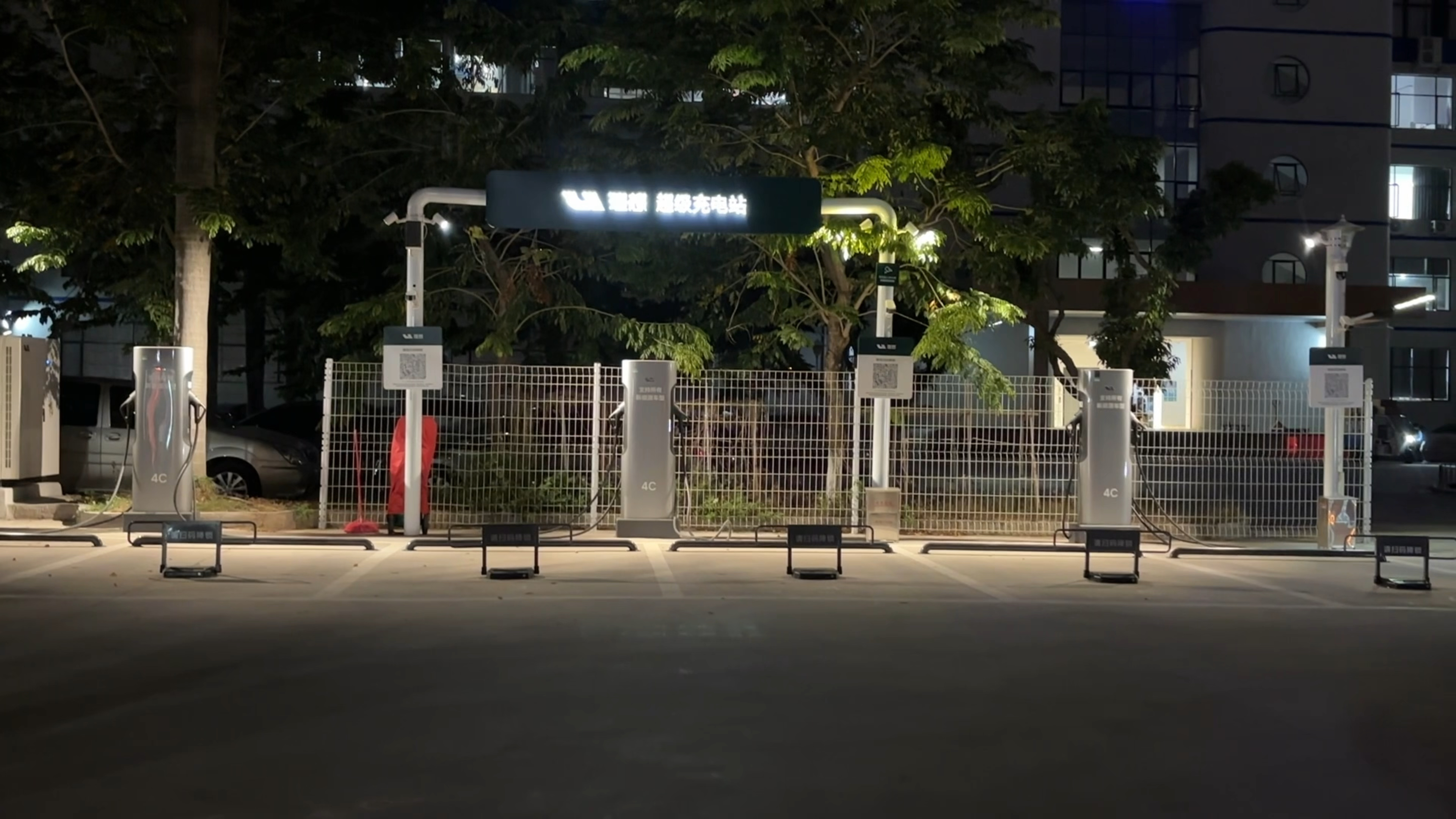 洁哥喊你来玩终末地啦