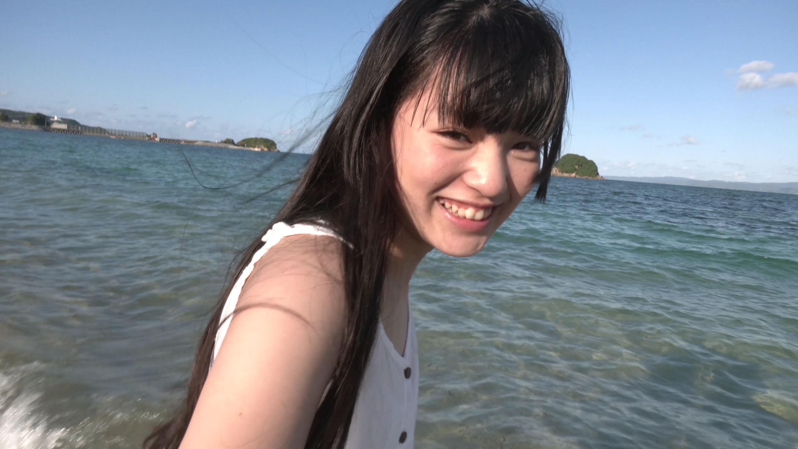 Hyuga Tamaki Runs with You on the Beach [4K Quality]