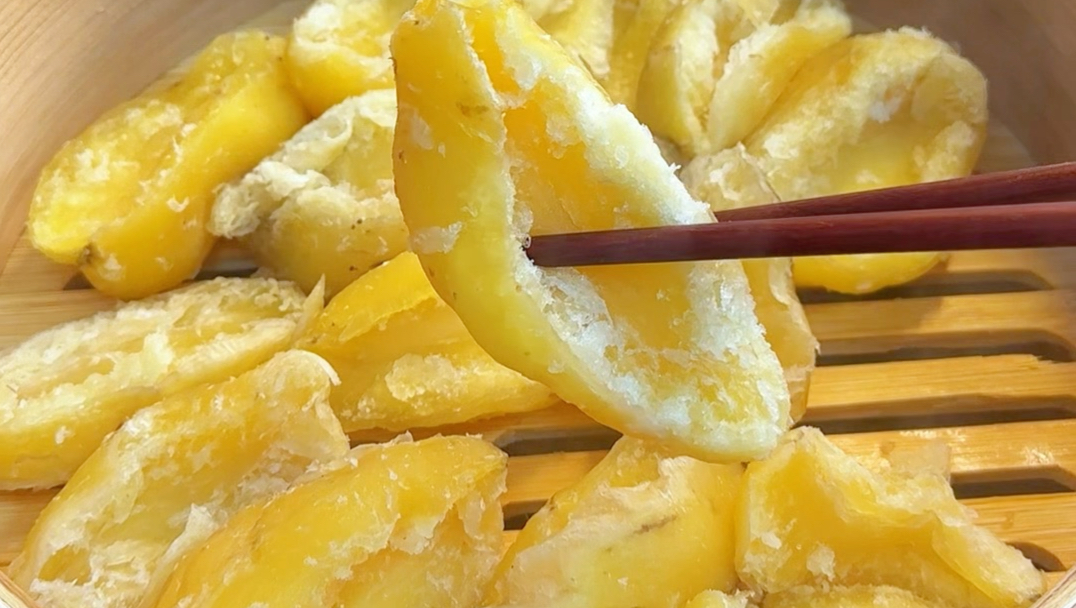 土豆的神仙吃法，小时候的味道，特别好吃，吃过嘛？#冻土豆#土豆的神仙吃法 #土豆的创意吃法