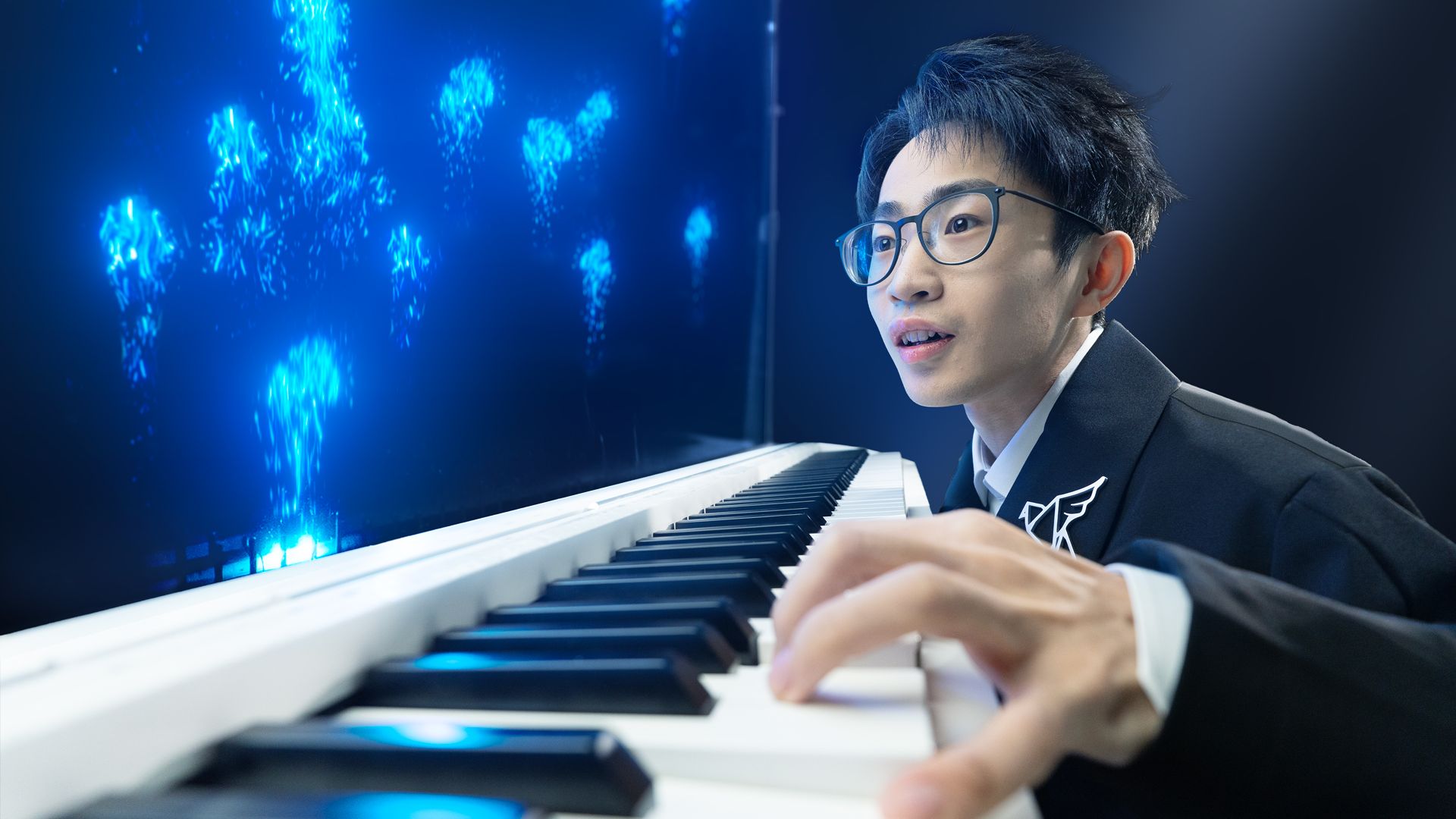 【何同学】我们做了台魔法钢琴...