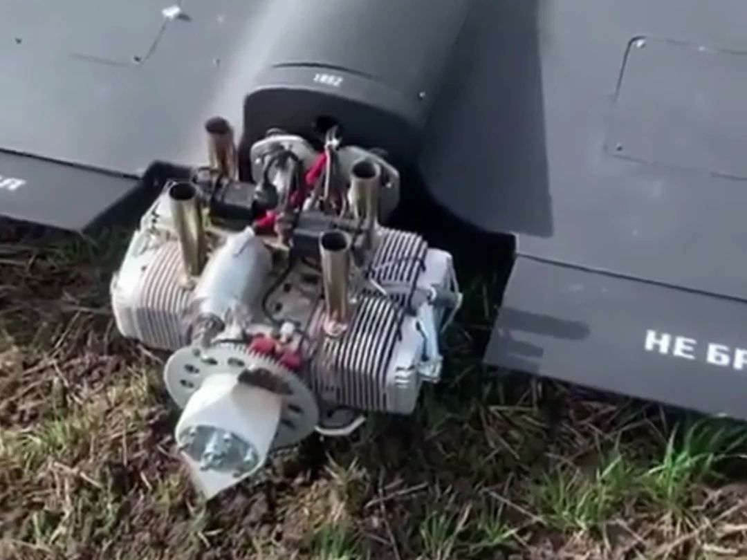 俄军无人机坠毁后保存非常完整，疑似被乌克兰用电子战方式捕获